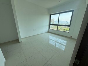 Room in 4 BHK Apartment at Kalpataru Immensa, Kolshet Road – for Rent