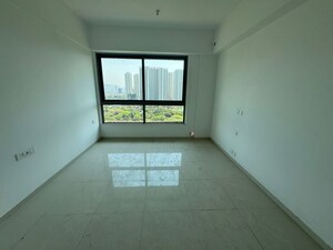 Room in 4 BHK Apartment at Kalpataru Immensa, Kolshet Road – for Rent