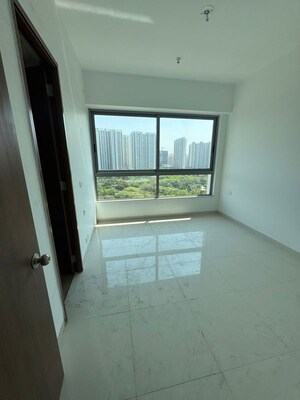 Room in 4 BHK Apartment at Kalpataru Immensa, Kolshet Road – for Rent