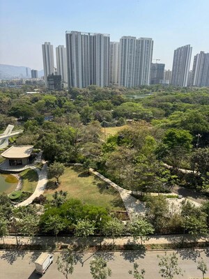 Plot Area in 4 BHK Apartment at Kalpataru Immensa, Kolshet Road – for Rent