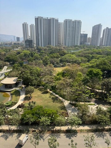 Plot Area in 4 BHK Apartment at Kalpataru Immensa, Kolshet Road – for Rent