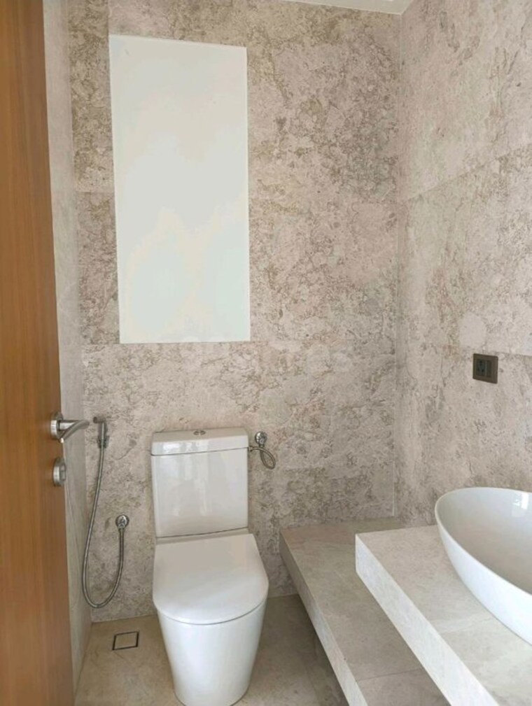 Bathroom, indiabulls-blu 3 Bedroom 1350 Sq.Ft. Apartment In Worli Mumbai 10088344