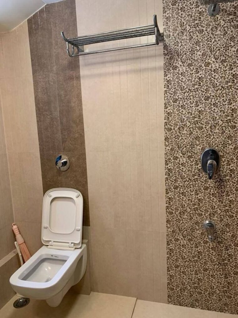 Bathroom, andheri west 2 Bedroom 700 Sq.Ft. Apartment In Andheri West Mumbai 10088352