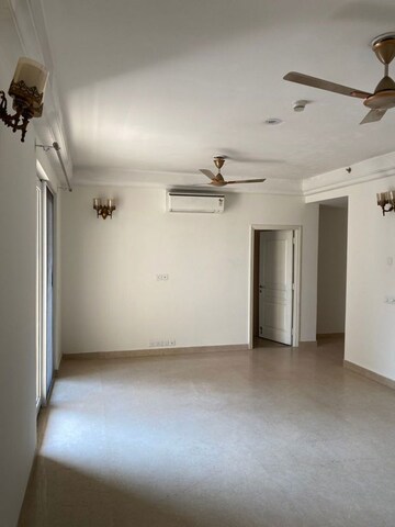 Room in 3 BHK Apartment at AIPL The Peaceful Homes, Sector 70a – for Rent