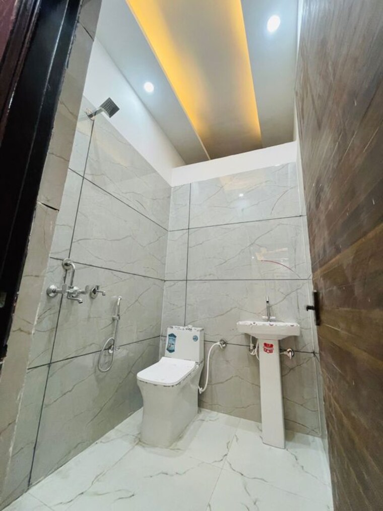 Bathroom, chandrabani 3 Bedroom 80 Sq.Yd. Independent House In Chandrabani Dehradun 10088371