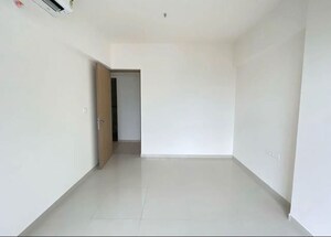 Room in 3 BHK Apartment at Lodha Woods, Kandivali East – for Rent