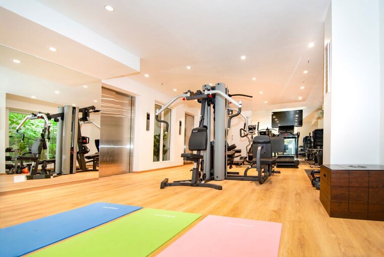 Gym, khar west 5 Bedroom 3000 Sq.Ft. Apartment In Khar West Mumbai 10088364