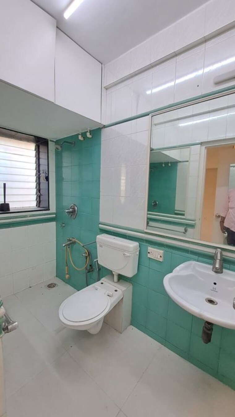 Bathroom, juhu 3 Bedroom 1250 Sq.Ft. Apartment In Juhu Mumbai 10088412