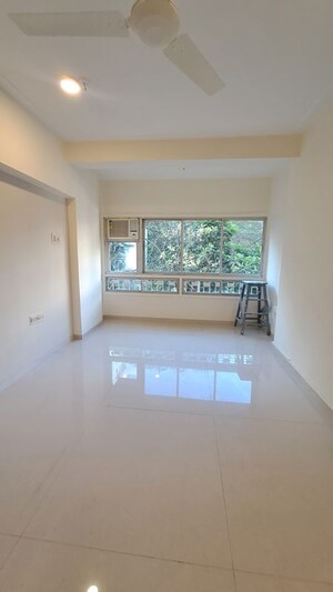 Furnished Amenities in 3 BHK Apartment at Juhu – for Rent