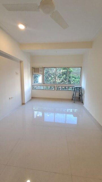 Furnished Amenities in 3 BHK Apartment at Juhu – for Rent