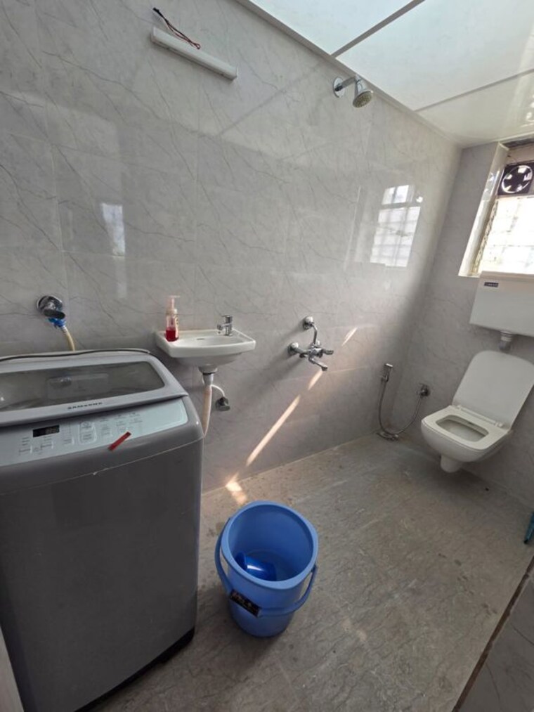 Bathroom, juhu-scheme 3 Bedroom 1050 Sq.Ft. Apartment In Juhu Mumbai 10088413