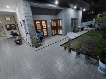 Parking in 1 BHK Independent House at Yamuna Colony – for Rent