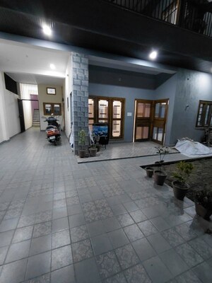 Parking in 1 BHK Independent House at Yamuna Colony – for Rent