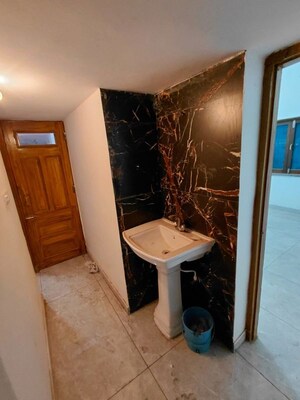 Furnished Amenities in 1 BHK Independent House at Yamuna Colony – for Rent