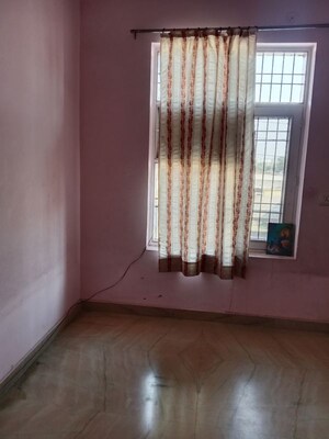 Room in 1.5 BHK Builder Floor at Huda – for Rent