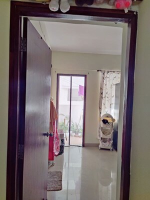 Room in 2.5 BHK Apartment at Hi Tech City – for Rent