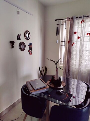 Living Room in 2.5 BHK Apartment at Hi Tech City – for Rent