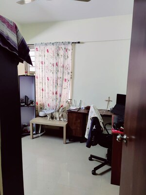 Study Room in 2.5 BHK Apartment at Hi Tech City – for Rent