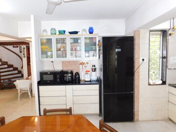 Furnished Amenities in 4 BHK Apartment at Om Castle, Juhu – for Sale