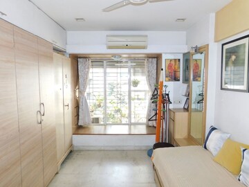 Room in 4 BHK Apartment at Om Castle, Juhu – for Sale