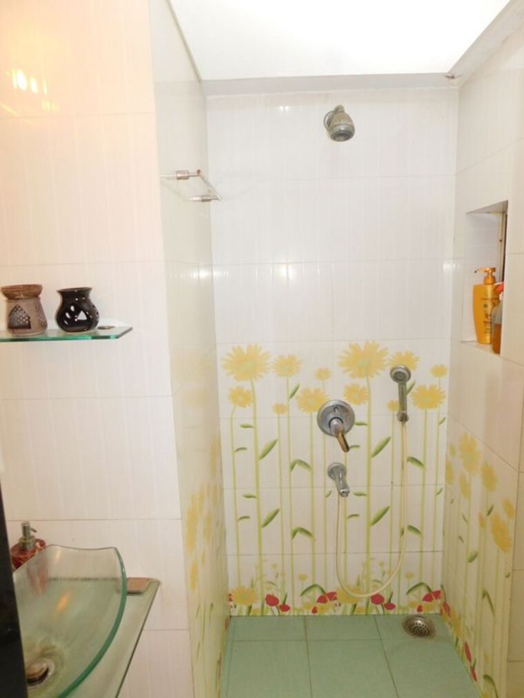 Bathroom, om-castle 4 Bedroom 1310 Sq.Ft. Apartment In Juhu Mumbai 10088606