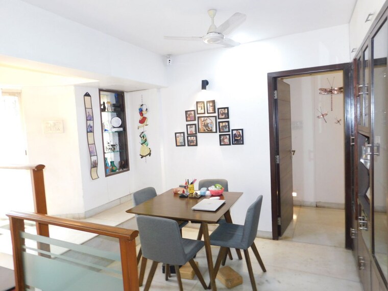Team Area, om-castle 4 Bedroom 1310 Sq.Ft. Apartment In Juhu Mumbai 10088606