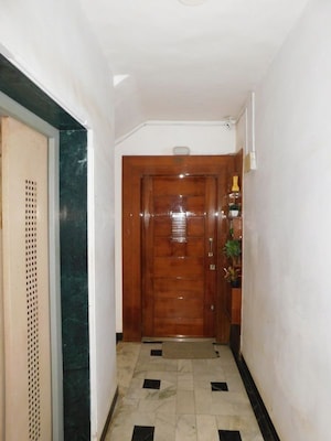 Furnished Amenities in 4 BHK Apartment at Om Castle, Juhu – for Sale