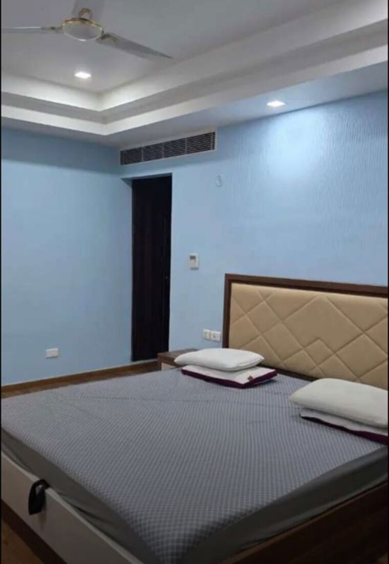 Bathroom, mi-rustle-court 3 Bedroom 2350 Sq.Ft. Apartment In Gomti Nagar Lucknow 10088621