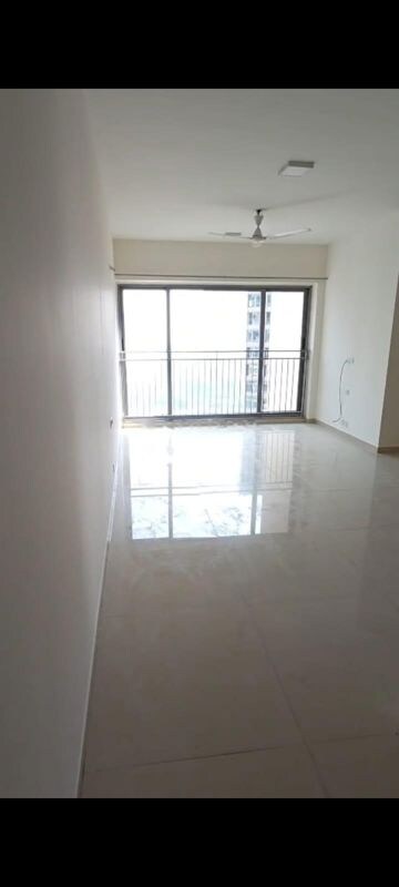 Room in 2 BHK Apartment at Kalpataru The Sunrise, Kolshet Road – for Rent