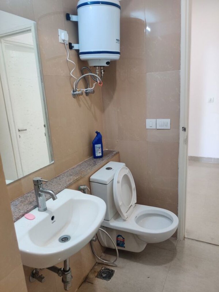 Bathroom, emaar-emerald-estate 3 Bedroom 1310 Sq.Ft. Apartment In Sector 65 Gurgaon 10088736