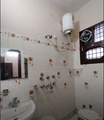 Bathroom in 1 BHK Builder Floor at Sector 38 – for Rent