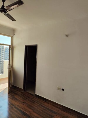 Room in 2.5 BHK Apartment at Assotech The Nest, Sain Vihar – for Rent