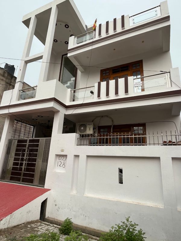 2 BHK + Pooja Room,Study Room Builder Floor For Rent in Gomti Nagar