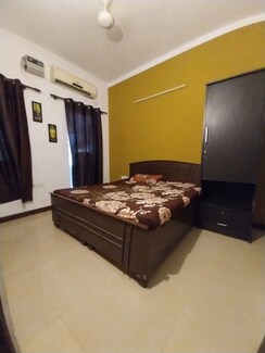 1 BHK Independent House For Rent in DLF City Phase V