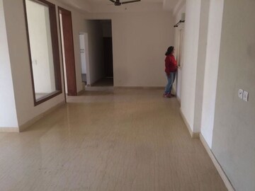 Room in 4 BHK Apartment at Mahagun Moderne, Sector 78 – for Rent