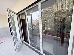 Building Lobby in 4 BHK Builder Floor at Dlf Phase iv – for Rent