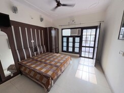 4 BHK + Pooja Room,Servant Room,Study Room Builder Floor For Rent in DLF Phase IV