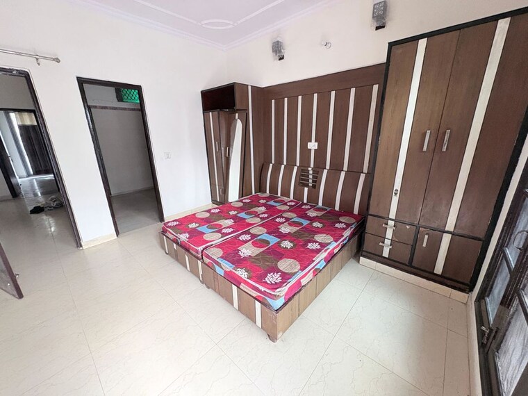 Bedroom, dlf phase iv 4 Bedroom 2200 Sq.Ft. Builder Floor In Dlf Phase iv Gurgaon 10088833
