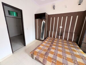 Bedroom in 4 BHK Builder Floor at Dlf Phase iv – for Rent