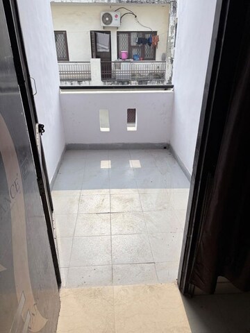 Bathroom in 4 BHK Builder Floor at Dlf Phase iv – for Rent