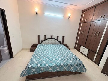 Bedroom in 4 BHK Builder Floor at Dlf Phase iv – for Rent