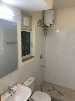 3.5 BHK + Servant Room Apartment For Sale in DLF Express Greens