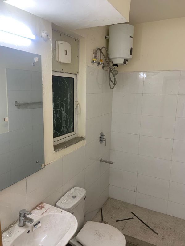 3.5 BHK + Servant Room Apartment For Sale in DLF Express Greens