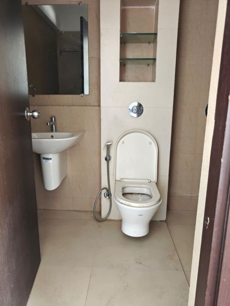 Bathroom, ghodbunder road 2.5 Bedroom 873 Sq.Ft. Apartment In Ghodbunder Road Thane 10088876