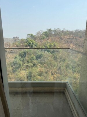 Furnished Amenities in 2 BHK Apartment at Hiranandani Castle Rock, Powai – for Rent