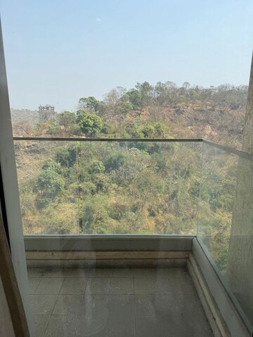 Furnished Amenities in 2 BHK Apartment at Hiranandani Castle Rock, Powai – for Rent