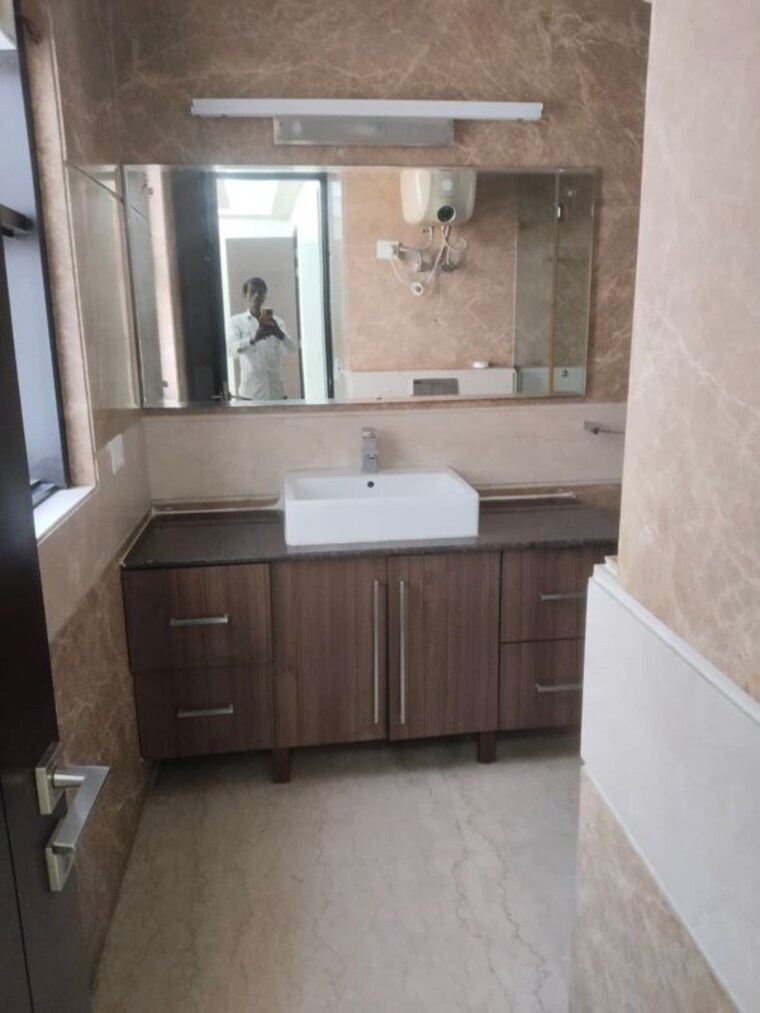 Bathroom, east of kailash 6+ Bedroom 125 Sq.Yd. Independent House In East Of Kailash Delhi 10088897