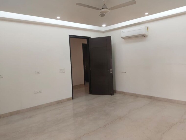 Room, east of kailash 6+ Bedroom 125 Sq.Yd. Independent House In East Of Kailash Delhi 10088897