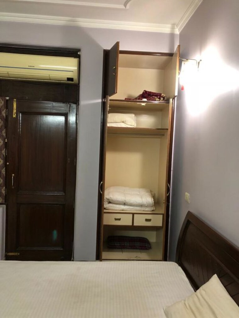 Bedroom, east of kailash 6+ Bedroom 125 Sq.Yd. Independent House In East Of Kailash Delhi 10088897