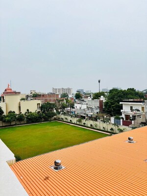 Swimming Pool in 3 BHK Apartment at Arjunganj – for Rent